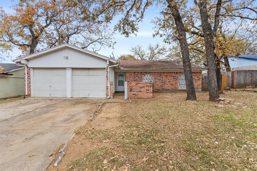 Single-story home • 3 beds, 2 baths • 1,413 sq ft • 0.19-acre lot • 2-car attached garage • Forest Hill TX
Set on an approximately 0.19-acre lot, 7537 Folkstone Drive in Forest Hill, TX offers a single-level layout with 3 bedrooms and 2 full bathrooms across 1,413 square feet. The home features living area with paneling and vaulted ceilings, separate dining area, and kitchen with lots of storage. A 2-car attached garage provides covered parking and storage flexibility. Conveniently located near everyday services, the home is approximately 0.8 miles from grocery shopping, about 0.9 miles from local coffee options, roughly 0.7 miles from nearby dining along Forest Hill Drive, and approximately 0.6 miles from a neighborhood park. Additional retail, pharmacy, and library services are all within about 1 mile. This property is being sold as is, ready for a buyer to renovate, customize, or build equity through updates. The property has great potential. Ideal for an investor, DIY buyer, or anyone looking for a project property. NO SIGHT UNSEEN OFFERS.