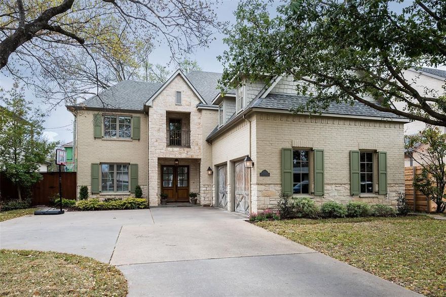 This fresh, light & bright 4 bed traditional in the heart of Devonshire offers the floor plan everyone is looking for. The light filled entry is flanked by formal living & dining rooms. Beyond is the spacious family room complete with built ins and fireplace with views into the bright open kitchen and breakfast room. All 4 beds are found on the 2nd floor. The primary bedroom has north and east facing views. Two secondary bedrooms share a jack & jill bath while the 4th bedroom has an en-suite bath. A generous playroom is found beyond the 4th bedroom.