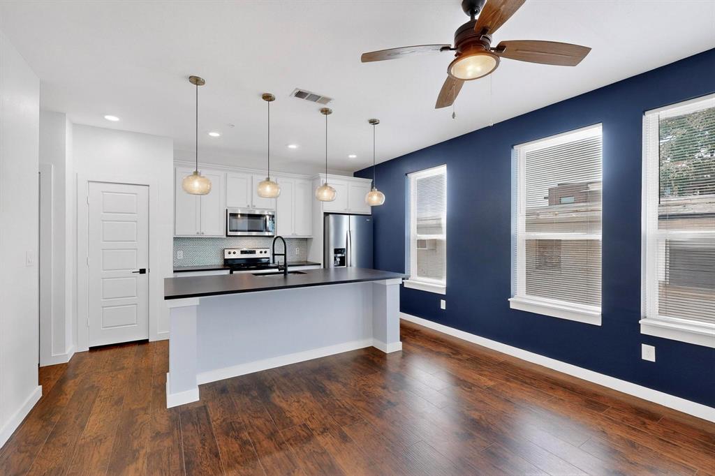 Apartment - Residential Lease