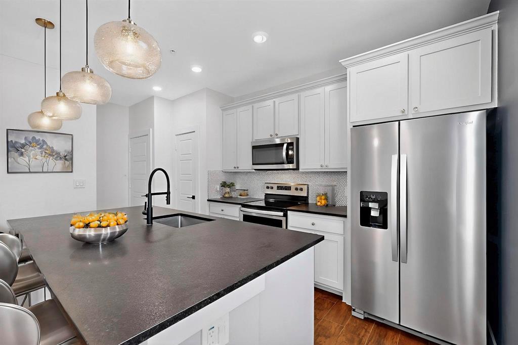 Apartment - Residential Lease