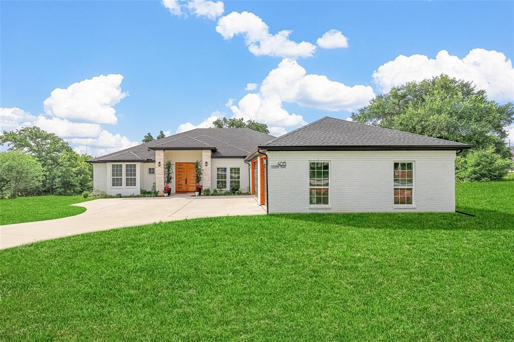 Photo 1 of 33 — 4013 Legend Trail, Granbury, TX 76049
