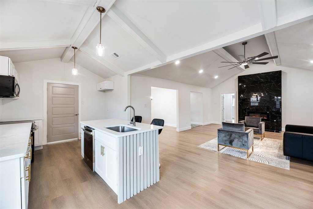 2517 Country Club Parkway