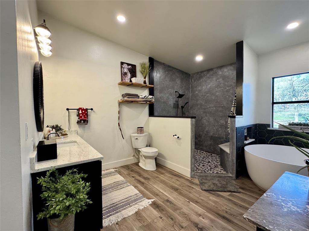 Duffau Creeks Estate - Farm