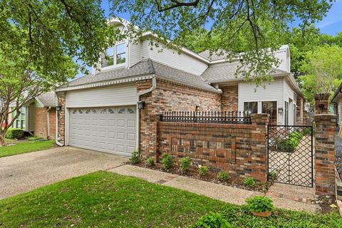 Photo of 5014 Village Court, Dallas, TX 75248 (MLS # 21240848)