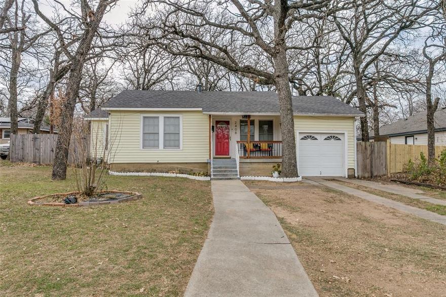 Welcome to this charming starter home or investment opportunity, perfectly move-in ready! Enjoy a convenient location just 15 minutes from downtown Fort Worth, with easy access to HWY 820 & I-30. The home offers 2 beds, 1 bath, a bright sunroom, a one-car garage, and a spacious, deep yard. Schedule your private showing today!