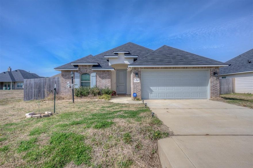 Welcome Home! This Beautiful home is a Ravenwood E model home built in 2023. Nestled in Tuscany Villas, Haughton. This Very well maintained home has an open concept with a good size living room, dining area, and a kitchen equipped with stainless appliances, gas range, and granite countertops. This home has three bedrooms and two full bathrooms. The primary bedroom has an ensuite bath with dual vanity, garden tub and separate shower. The owners have already added a privacy fence for the back yard. This move in ready home is surely one to see! Close to schools, park, and within 3 miles of interstate 20.