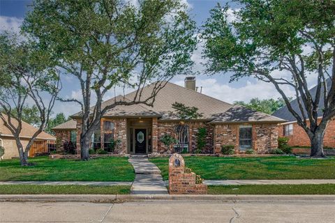 Photo of 3821 Kelly Boulevard, Carrollton, TX 75007 (MLS # 21259366)