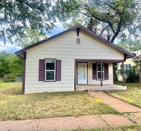 208 S Connellee Avenue Eastland TX 76448