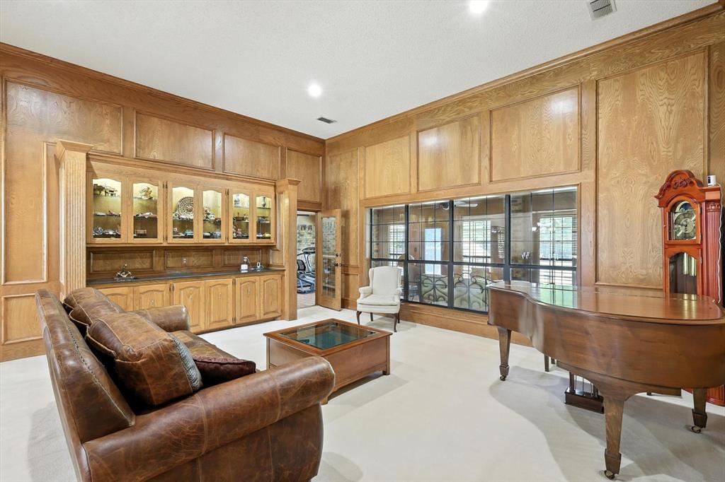 2202 Lakeforest Drive