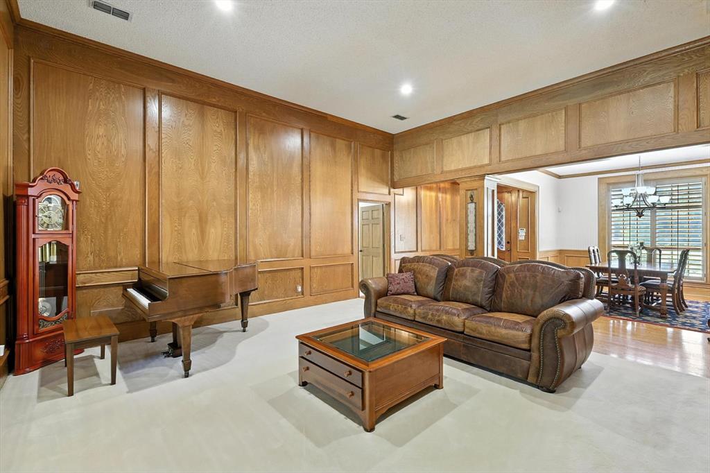 2202 Lakeforest Drive