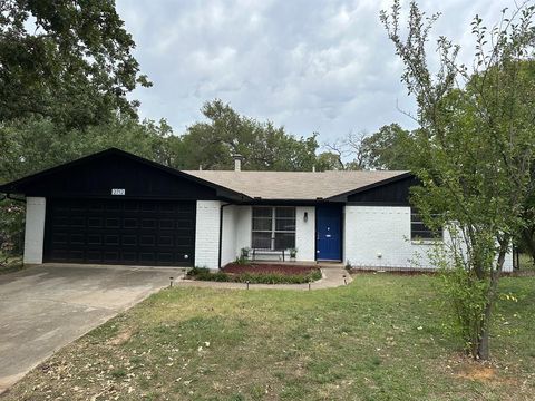 2712 Winchester Court Denton TX 76209