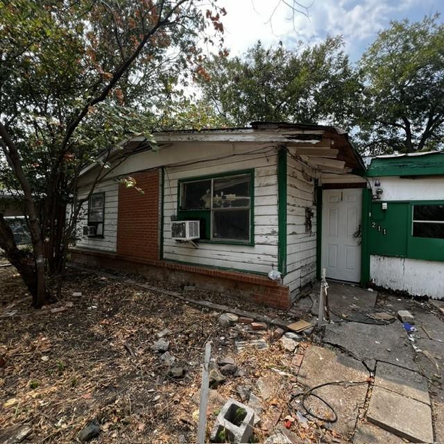 211 Hamden Lane