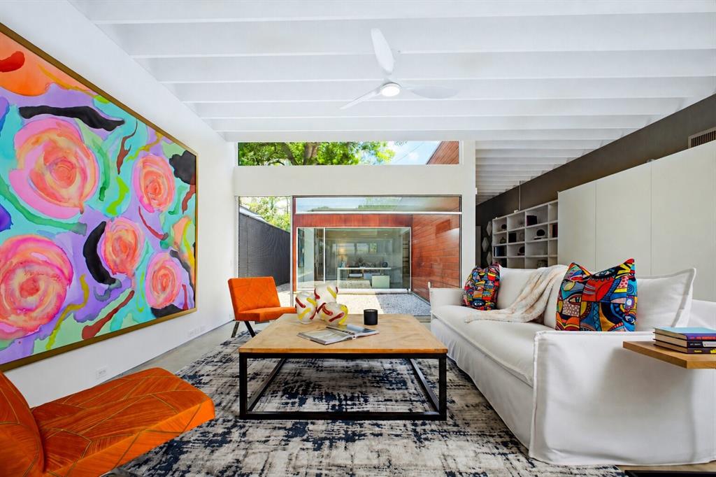 J D Cullums Oak Lawn - Residential