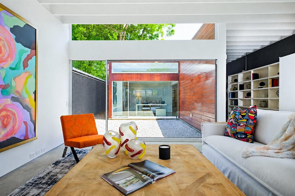 J D Cullums Oak Lawn - Residential
