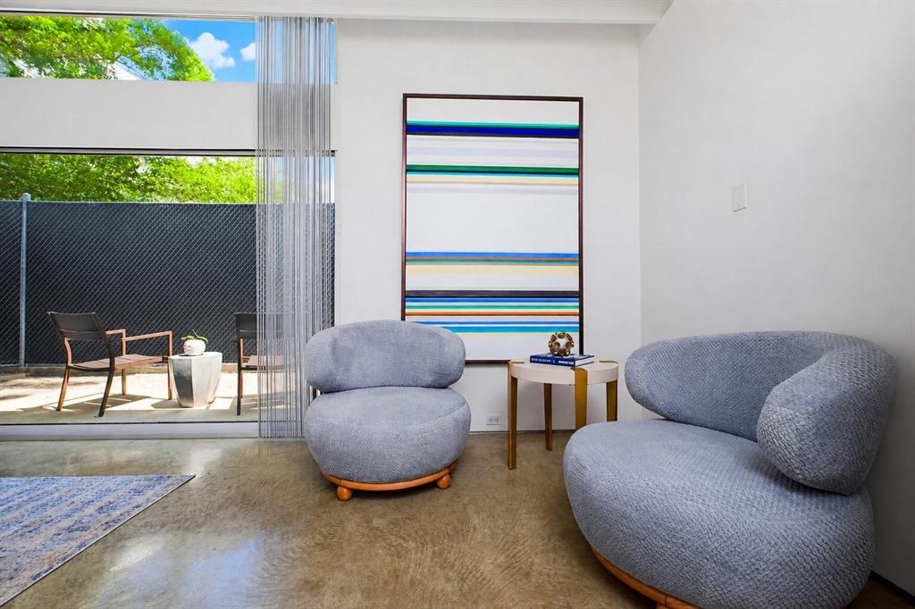 J D Cullums Oak Lawn - Residential