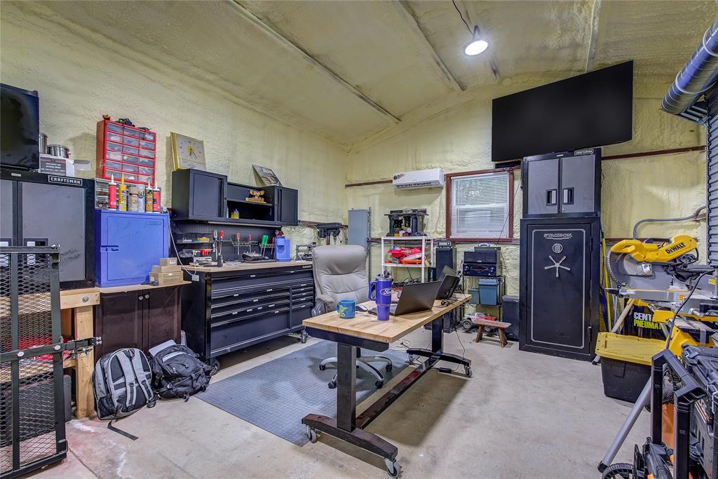 ACRES: 1.030 ABST: 664 SUR: W PARHAM - Residential