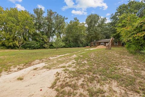 A home in Lindale