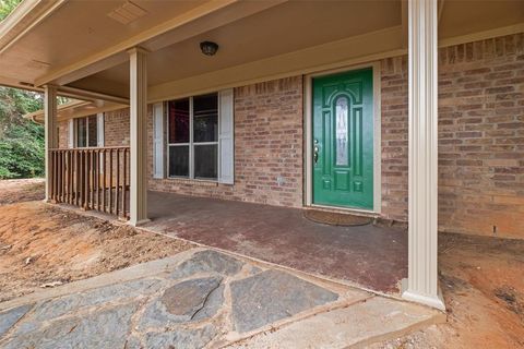 A home in Lindale