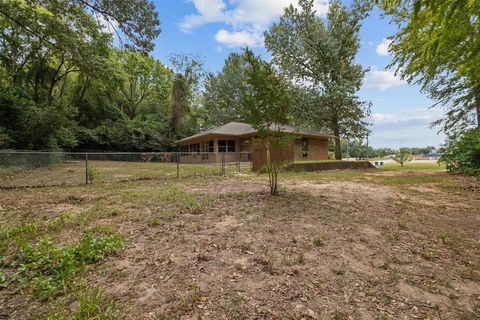 A home in Lindale