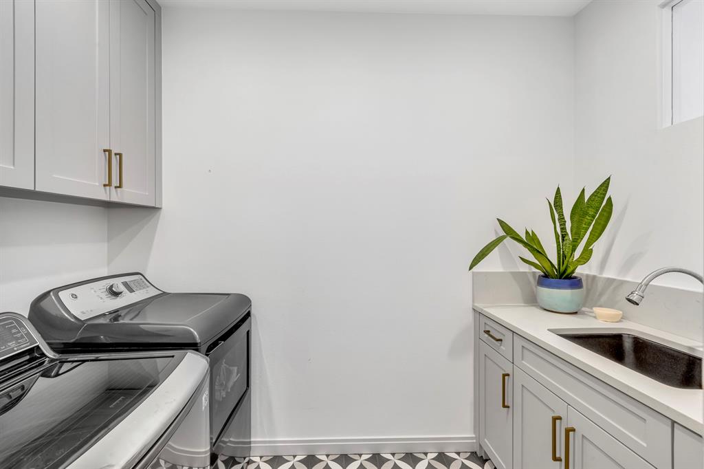 White Rock North 04 Instl - Residential