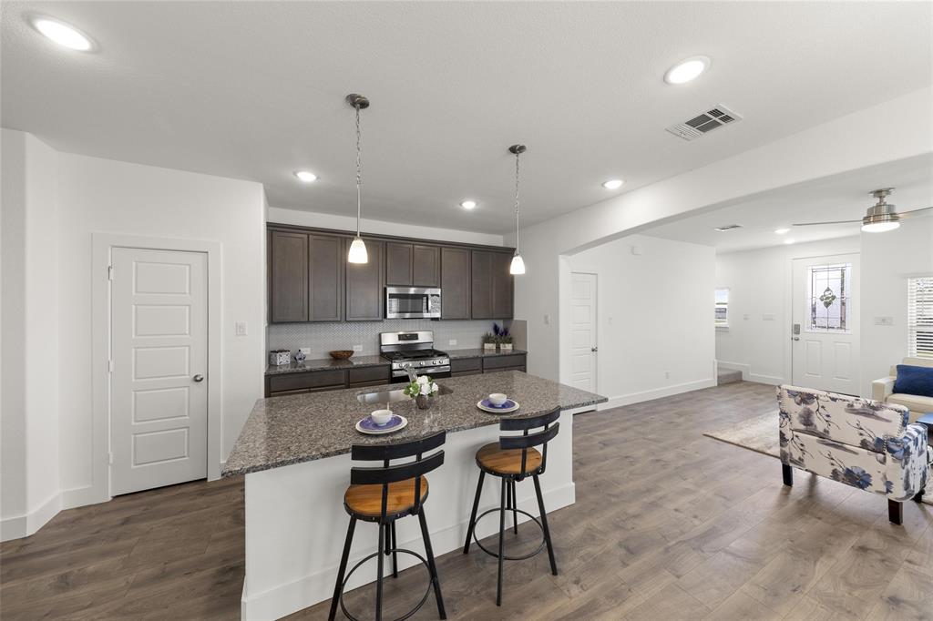 1402 Apricot Lane