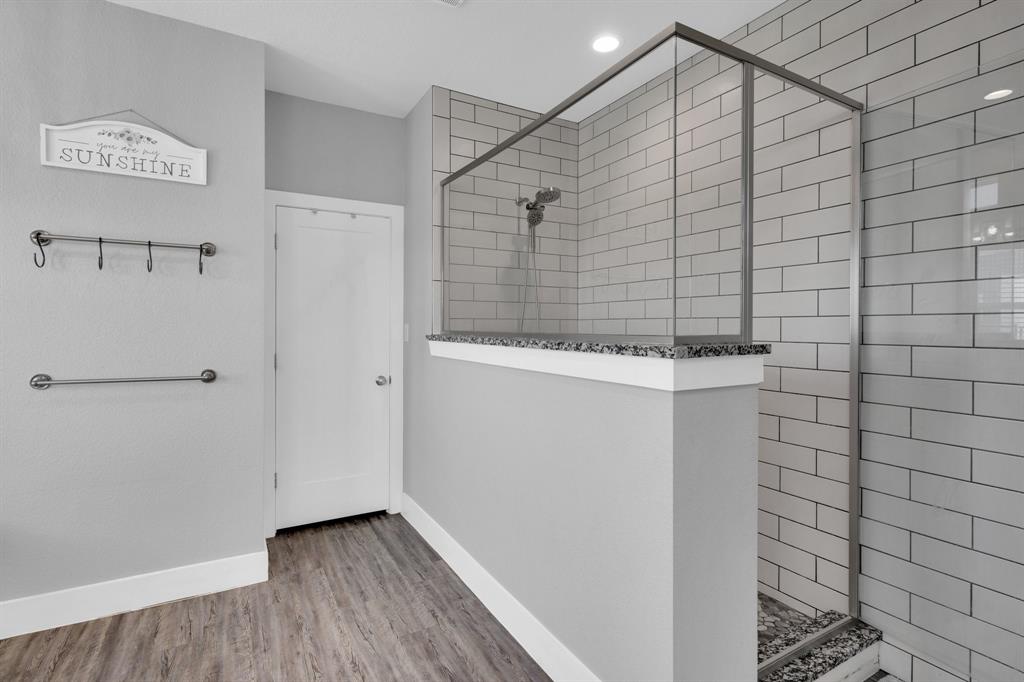 386 J A GAONA & 588 T B JACKSON - Residential