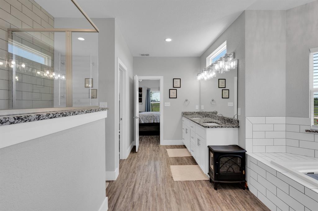 386 J A GAONA & 588 T B JACKSON - Residential