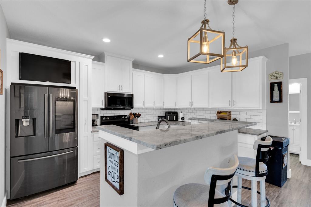 386 J A GAONA & 588 T B JACKSON - Residential