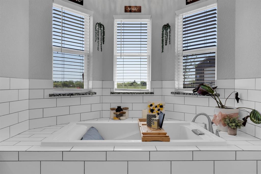 386 J A GAONA & 588 T B JACKSON - Residential