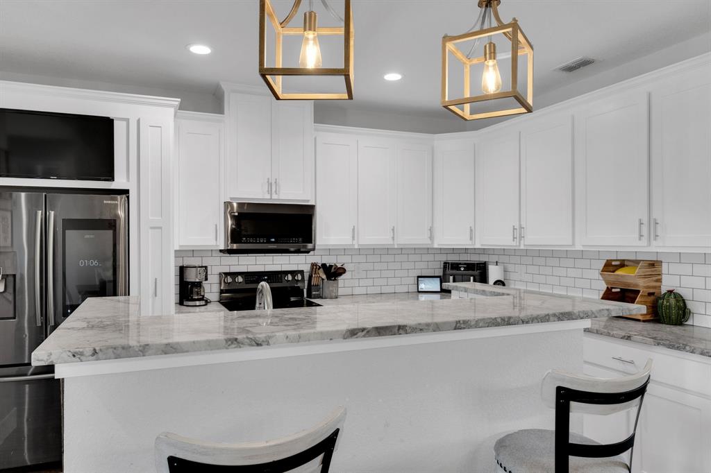 386 J A GAONA & 588 T B JACKSON - Residential