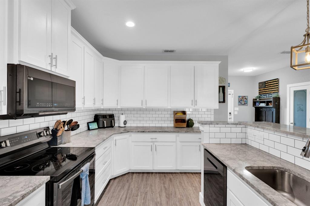 386 J A GAONA & 588 T B JACKSON - Residential