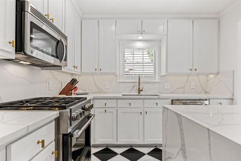 Tiny photo for 4684 S Versailles Avenue, Highland Park, TX 75209 (MLS # 21079952)