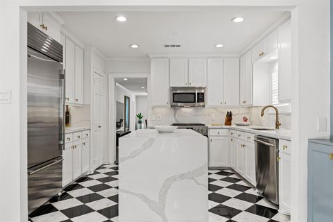 Tiny photo for 4684 S Versailles Avenue, Highland Park, TX 75209 (MLS # 21079952)