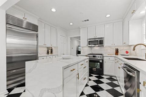 Tiny photo for 4684 S Versailles Avenue, Highland Park, TX 75209 (MLS # 21079952)