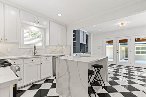 Tiny photo for 4684 S Versailles Avenue, Highland Park, TX 75209 (MLS # 21079952)