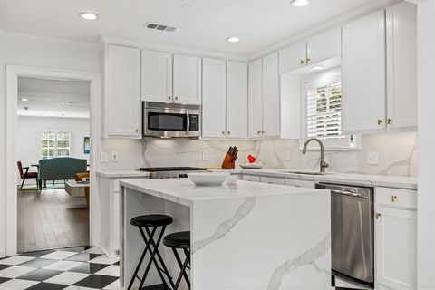 Tiny photo for 4684 S Versailles Avenue, Highland Park, TX 75209 (MLS # 21079952)