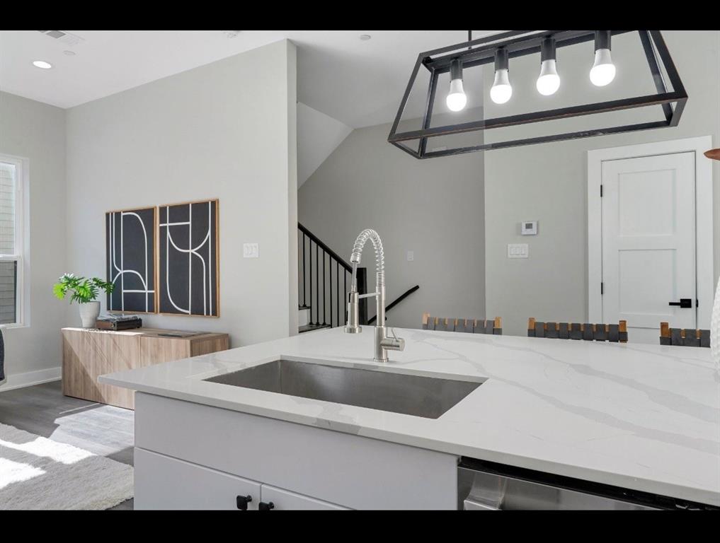 Ross Ave Heights - Residential Lease