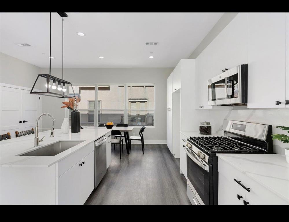 Ross Ave Heights - Residential Lease