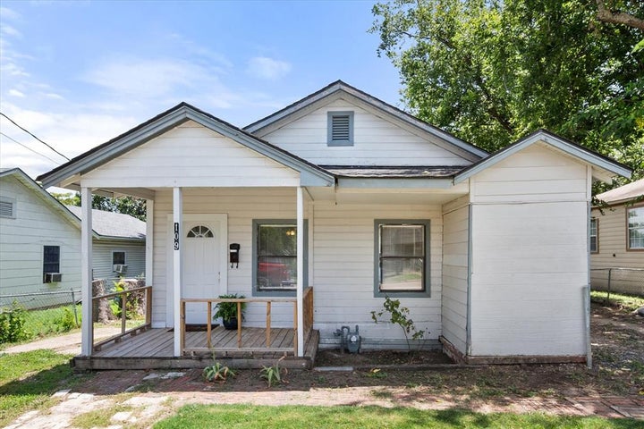 Photo 1 of 25 — 109 E Tyler Street, Ennis, TX 75119