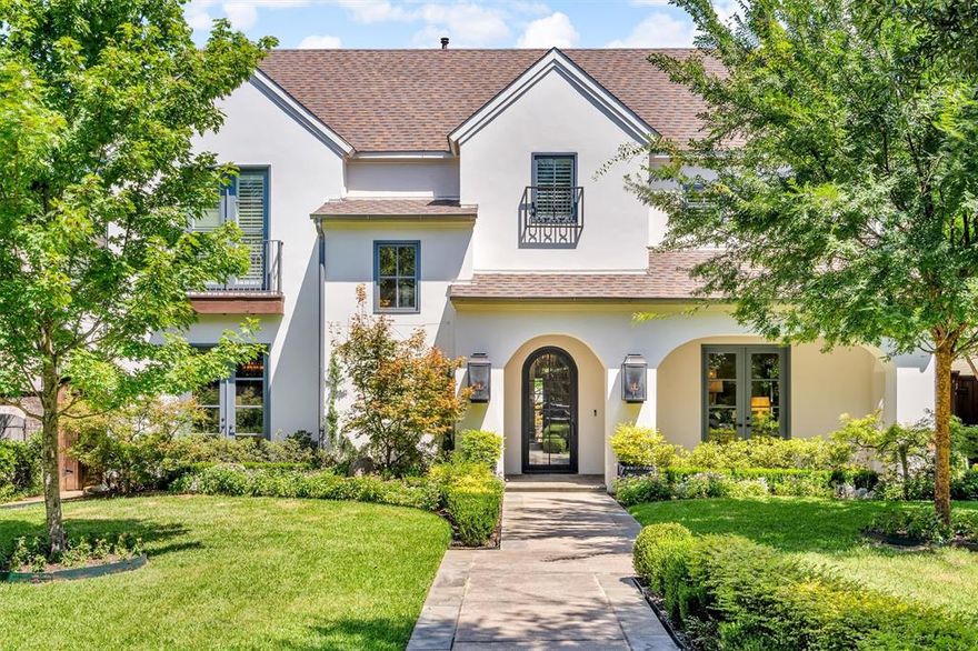 Truly beautiful, exquisite home that doesn’t look like all of the rest. Stunning primary suite has a vestibule entry, amazing barrel vault ceiling, Luxe bathroom and separate, large closets. Also upstairs are 3 more bedrooms, a living area and media room. Media could be turned into a 5th bedroom with bath if needed…and retain the upstairs living area. First level features a handsome study, arched openings, formals, outstanding huge kitchen, and family room looking onto a fab covered outdoor living area. Attached 2 car garage and electric gate. Walk to Boone Elementary. Convenient to shopping and dining nearby. NEW ROOF '25.