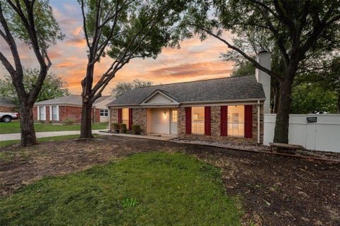 Photo of 3904 Manzinita Street, Fort Worth, TX 76137 (MLS # 21403367)