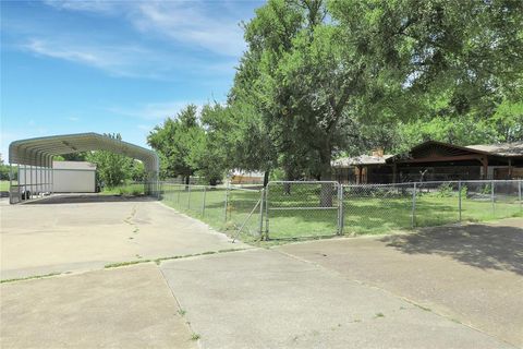 A home in Farmersville