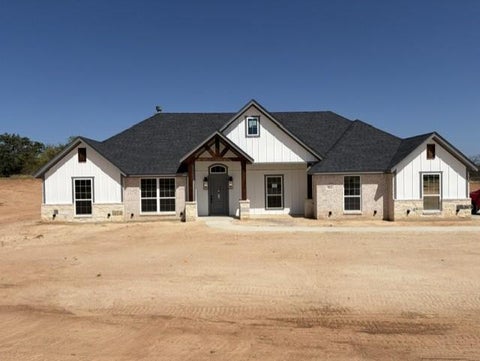 Photo of 924 Eagles Way, Springtown, TX 76082 (MLS # 21388069)
