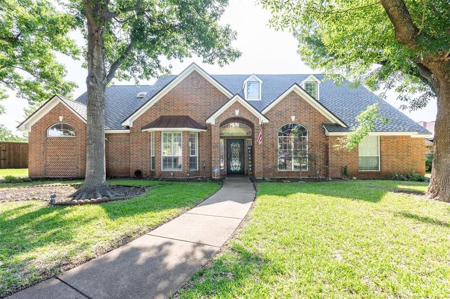 Be ready to be wowed by this beauty, it is nestled in a culdesac in the Heart of Duncanville's Huntington Park. NO HOA but so immaculate you would think so! Home is a 4 bedrooms and 3 full baths, two of those being primary bedrooms downstairs, other 2 bedrooms are upstairs.  Home also features an office that can be accessed via a spiral staircase that brings you directly into the bigger primary bedroom. Home has many built in shelves throughout, a special cedar closet tucked away,  granite counters and open eat in kitchen along with breakfast nook and separate dining area. Natural sunlight boasts through all windows in this beauty. Other features include a loft style balcony and the best backyard for entertaining. The pergola in the backyard is a must see along with awesome basketball court. Did I mention it is within walking distance to nearby wonderful Smith Elementary? Makes drop offs and pick ups a breeze. Make your move today! Seller concession could be availabe with asking price.