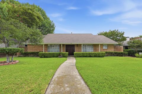 Photo of 310 W Lookout Drive, Richardson, TX 75080 (MLS # 21335146)