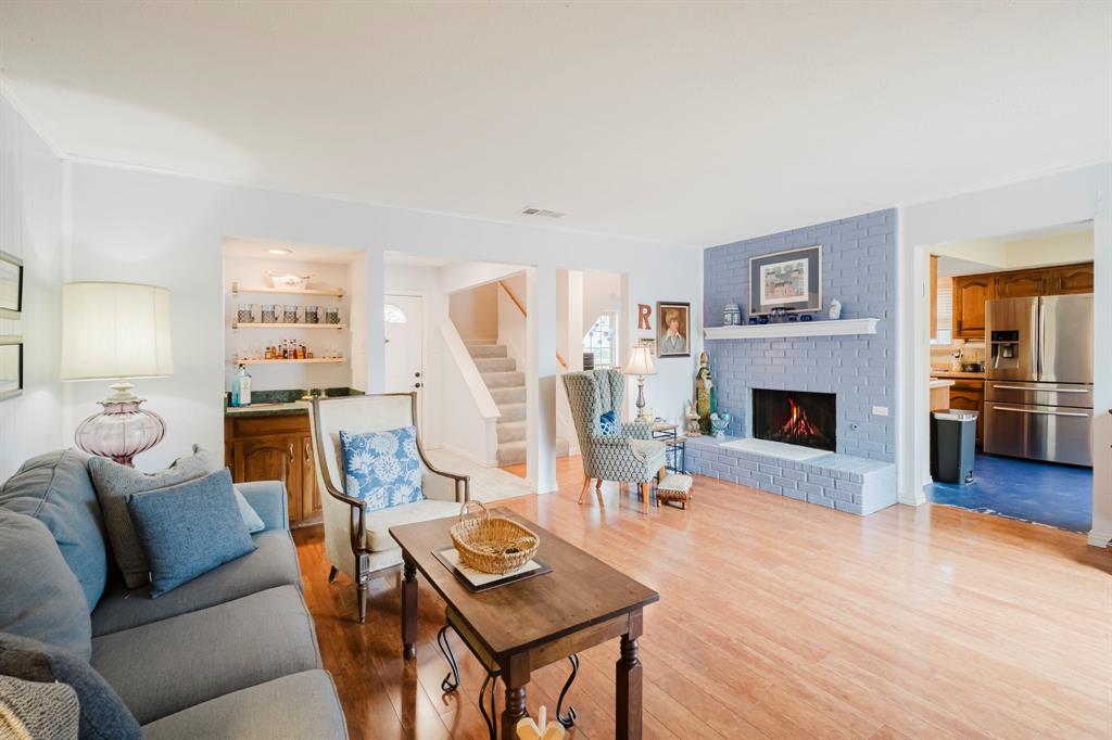 1400 Starshadow Drive
