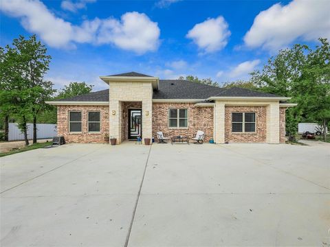 Photo of 775 Phillips Drive, Azle, TX 76020 (MLS # 21231919)