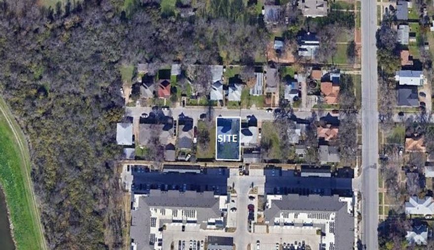 Close proximity to the Trinity River & downtown Fort Worth
Great multifamily development opportunity
Adjacent to large multifamily complex
914 SF single family home