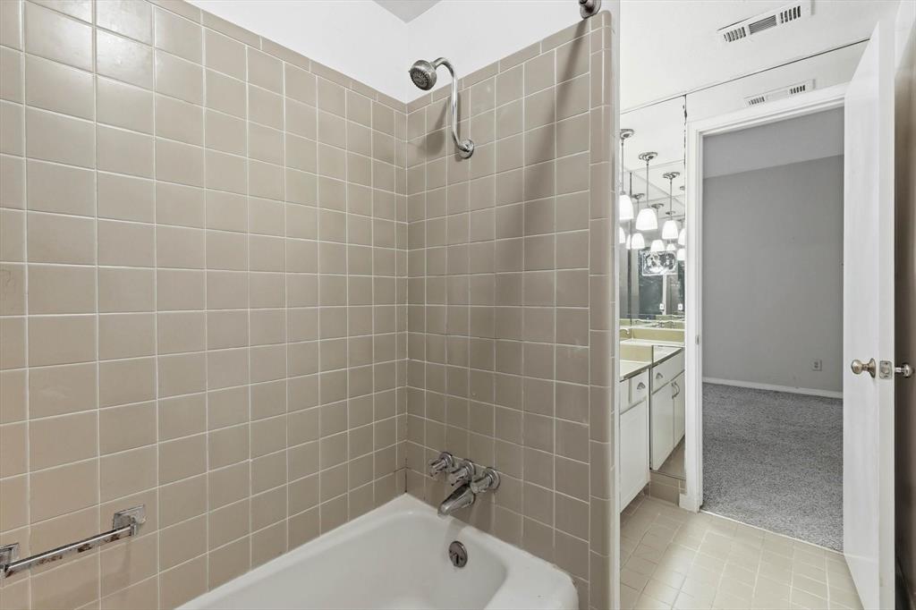 Fountain Royale Orleans W - Residential