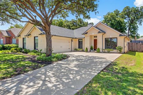 2704 Hollow Ridge Drive Denton TX 76210